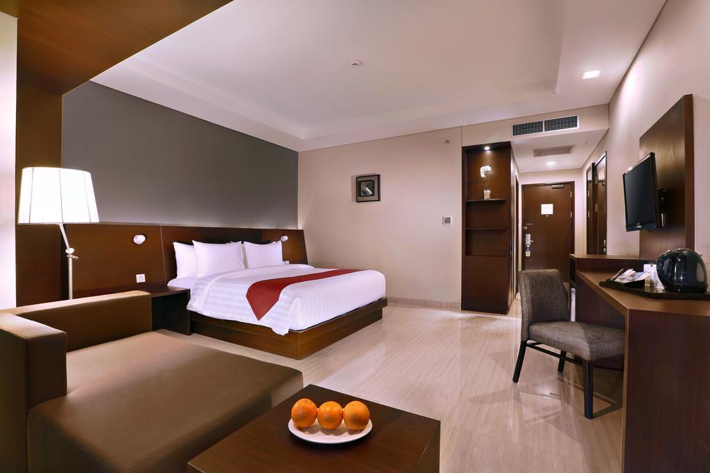 Amaris Hotel Bekasi Barat Экстерьер фото