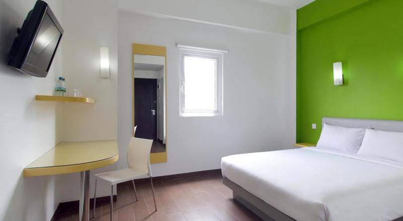 Amaris Hotel Bekasi Barat Экстерьер фото