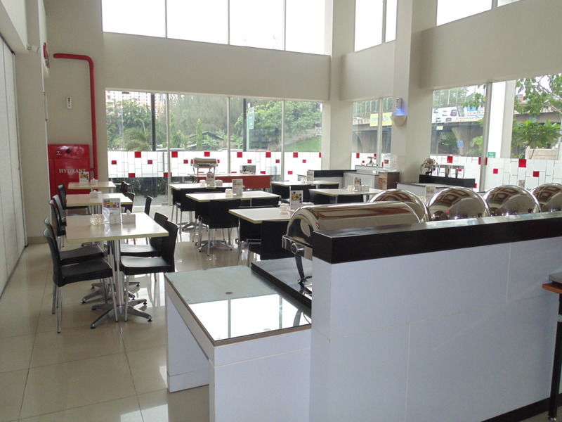Amaris Hotel Bekasi Barat Экстерьер фото